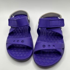 JoyBee Velcro purple sandals